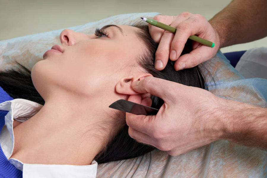 Co robić, gdy boli ucho - lekarz odpowiada